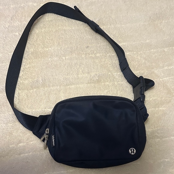 lululemon athletica Black Crossbody Bag - Picture 2 of 5